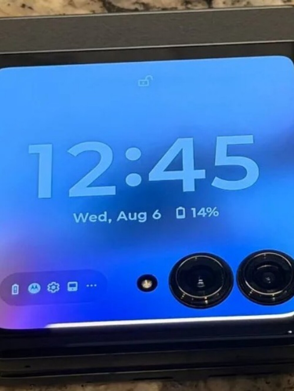 Motorola RAZR 2024